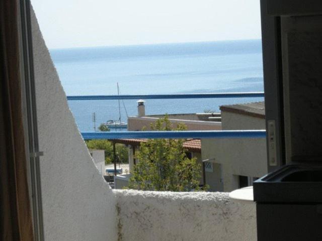 Efrosyni Apartments Agia Marina  Exterior photo