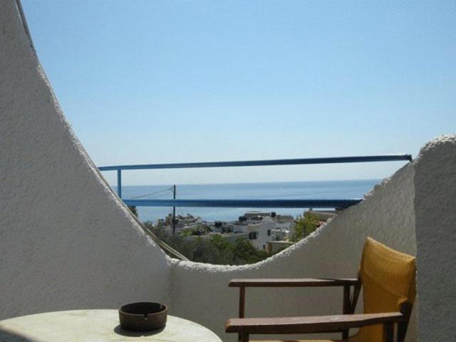 Efrosyni Apartments Agia Marina  Exterior photo
